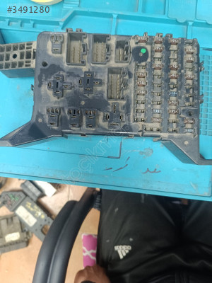 FORD MONDEO MK3 00-07 1.8 2.0 2.2 FUSE BOX WITH FUSES 4S7T-14A073