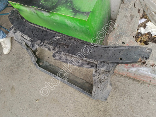 SKODA SÜPER B ÖN PANEL 3T0 805  588 D