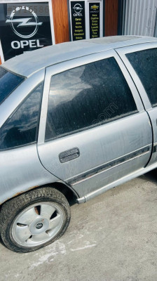 Opel vectra a sağ arka kapı orjinal hatasız