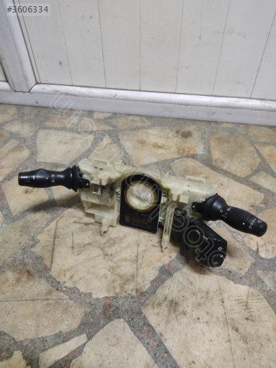 RENAULT LATİTUDE SİNYAL SİLECEK KOLLARI VE KÜTÜĞÜ