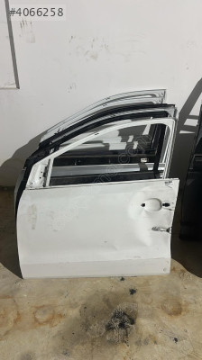 Volkswagen polo 09-17  sol ön kapı ufak hasarlı