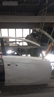 Opel corsa e  sağ ön kapı çıkma