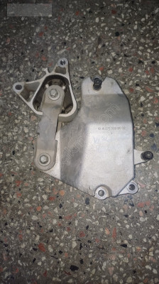 A2702230002 Mercedes W117 W246 W176 Benzinli Motor Takozu