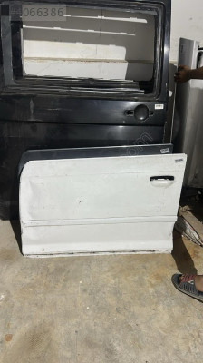 Audi A3 06-13 sol ön kapı ufak hasarlı