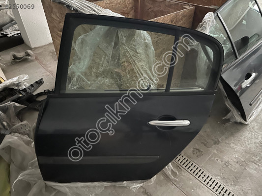 RENAULT MEGANE 2 ÇIKMA ORJİNAL HATASIZ DOLU SOL ARKA KAPI N2