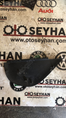 5K0858247 Volkswagen Golf 6 göğüs sol yan kaplaması