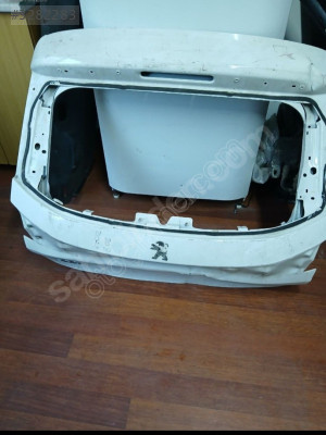 Peugeot 208 arka bagaj kapağı
