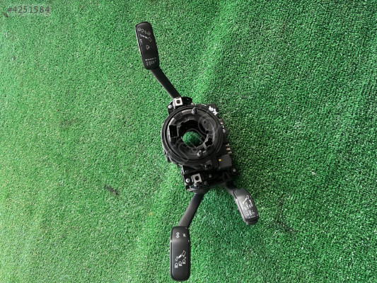 SKODA KAROQ SİLGİ SİNYAL KOLU