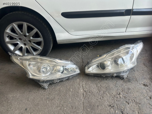 Peugeot 208 sol far çıkma