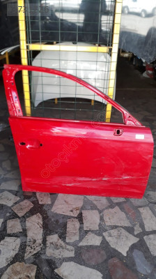 AUDI A3 HB 2013 SAĞ ÖN KAPI