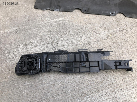 BMW 3 SERİ G20 ÖN RADYATÖR SOL TUTUCU BRAKET 17118666840