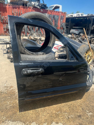Jeep Cherokee KJ Sağ Ön Kapı