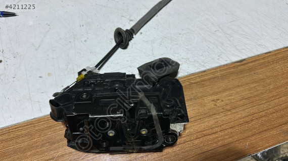 2011-2016 WV JETTA SAĞ ÖN KAPI KİLİDİ ORJ ÇIKMA