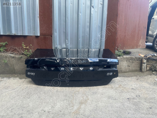 Volvo s90 bagaj kapağı siyah hasarlı