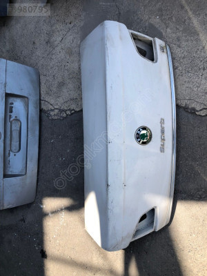 ÇIKMA SKODA SUPERB BAGAJ KAPAĞI