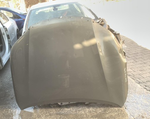 toyota hilux kaput