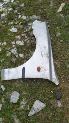 Admire sol ön çamurluk çıkma