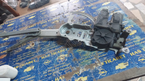Çıkma Opel Corsa C Sağ Cam Krikosu