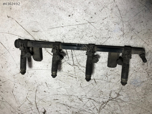 Dacia Logan 1.6 Enjektör Kütüğü 8200494284