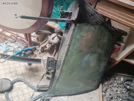 Audi A4 arka cam direği