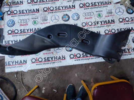 5Q0819806 Seat Leon 2015 sağ arka ayak havalandırma kanalı