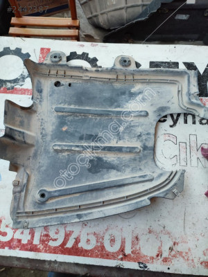 3V0825205C Skoda Superb 2020 arka alt taban plastiği