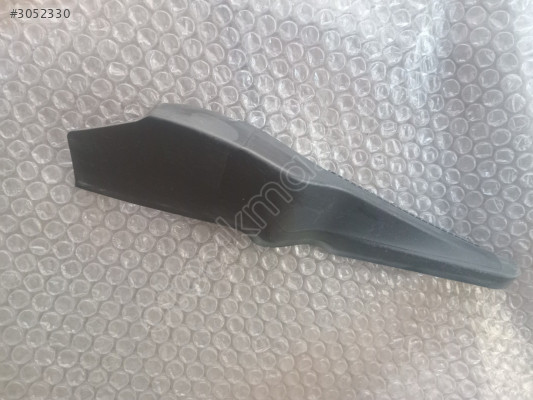 Dacia duster yeni ön cam izgara ucu sag 668228406R