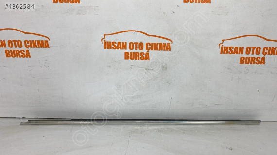 Passat b8 sağ ön kapı cam çitası