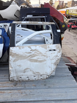 Dacia Logie sol arka kapı