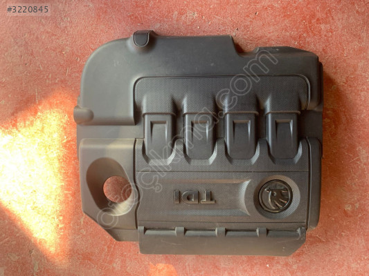 SKODA OCTAVİA MOTOR KAPAĞI 04L103925T