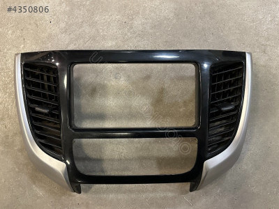 2015-2018 MİTSUBİSHİ L200 TEYP ÇERÇEVESİ IZGARALAR