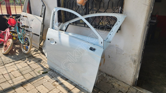 Renault Clio 5 sağ ön kapı  çıkma orjinal