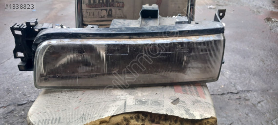 Mazda 626 sol ön far