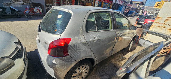 Toyota Yaris sağ arka çamurluk
