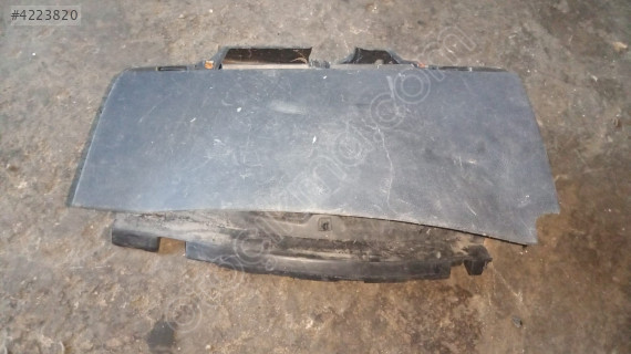 Peugeot partner Tepee torpido üst eşya gözü kapagi