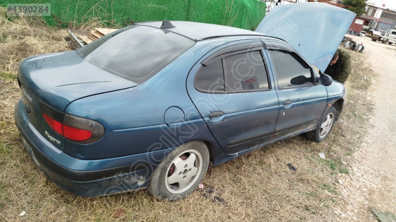 Megane 1 sağ arka çamurluk