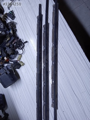 RENAULT Safrane Ön Kapı Cam Kenar Çitası (Sağ sol Ön Arka)