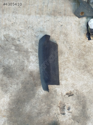 Audi Q7 koltuk alt plastiği