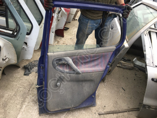 Volkswagen Polo HB Sağ Arka Kapı Döşemesi Kapı Menteşesi