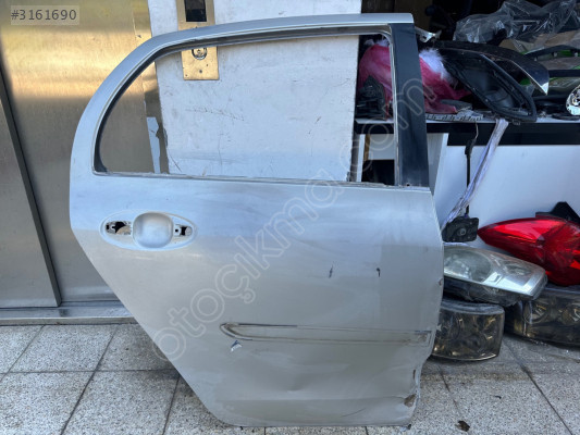TOYOTA YARİS ÇIKMA ORJİNAL SAĞ ARKA KAPI BD1