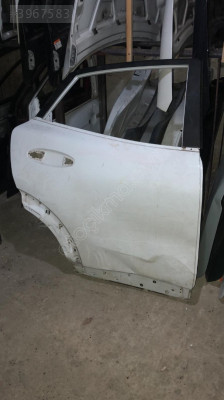 FORD PUMA SAĞ ARKA KAPI BEYAZ ORJ ÇIKMA