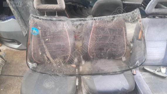 Mazda 323 Sedan arka cam