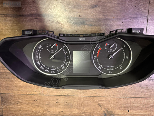 Skoda superb gösterge saati kilometre kadran