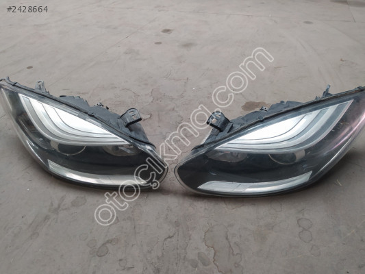 Renault Megane 3 sağ ön sol ön far 260605817R