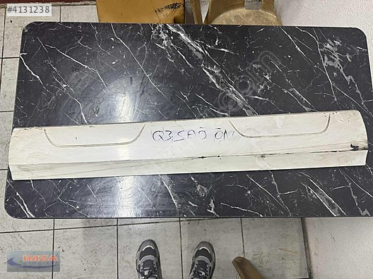 8U0853960D AUDİ Q3 SAĞ ÖN KAPI BANDI ORİJİNAL ÇIKMA