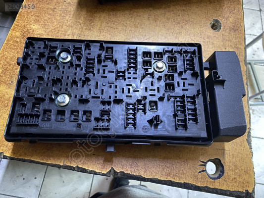 OPEL İNSİGNİA 2.0 DİZEL SİGORTA KUTUSU MG SIFIR ORJİNAL 13275882