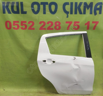 toyota yaris sağ arka kapı