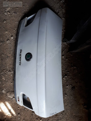 SKODA SÜPERB ORJİNAL ÇIKMA BAGAJ KAPAĞI