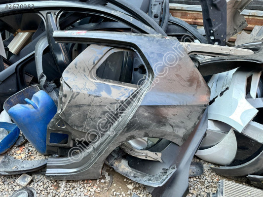 VOLKSWAGEN GOLF 8 SOL ARKA ÇAMURLUK ORJİNAL SIFIR EYUPCAN OTO'DA