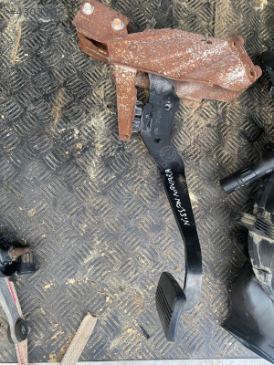 NİSSAN NAVARA GAZ PEDALI